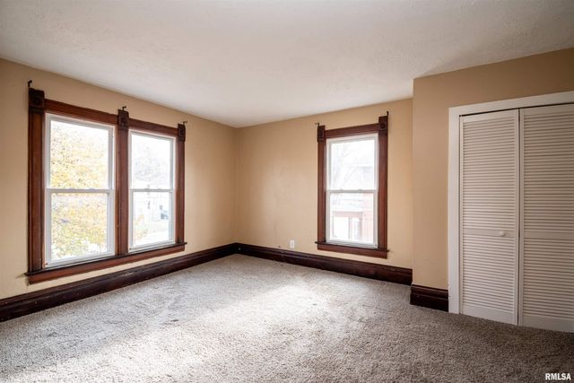 1633 N PEORIA Avenue, Peoria, IL 61603