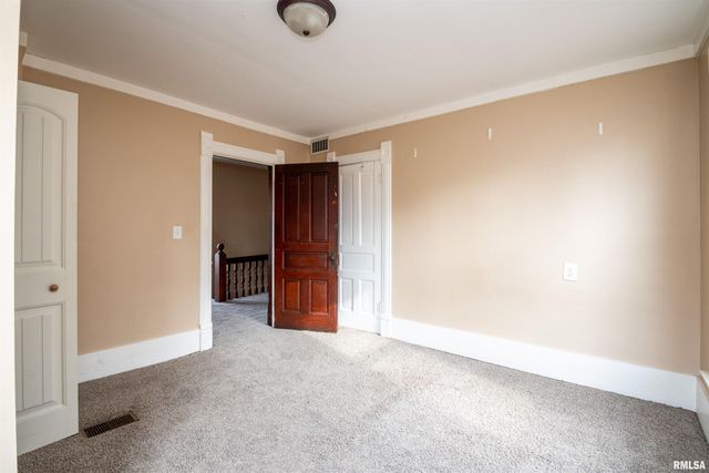 1633 N PEORIA Avenue, Peoria, IL 61603