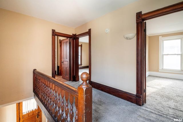 1633 N PEORIA Avenue, Peoria, IL 61603