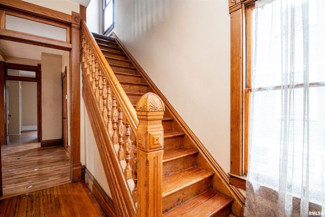 1633 N PEORIA Avenue, Peoria, IL 61603