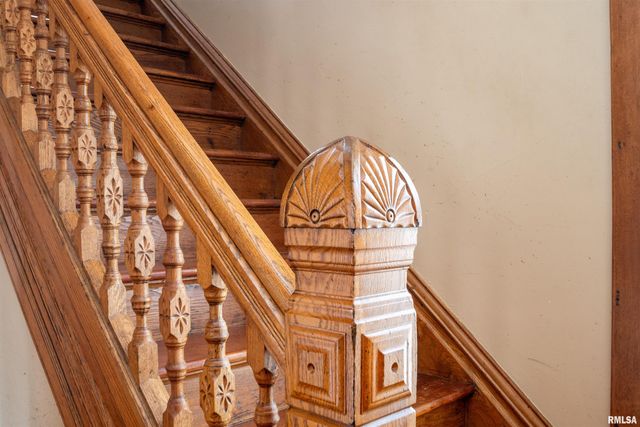 1633 N PEORIA Avenue, Peoria, IL 61603