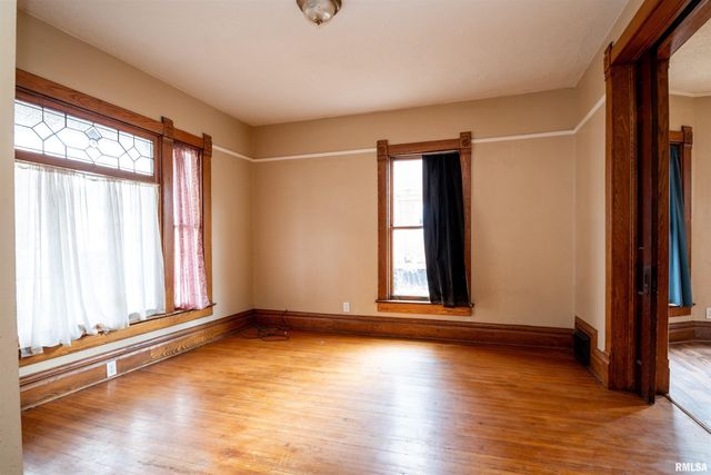 1633 N PEORIA Avenue, Peoria, IL 61603