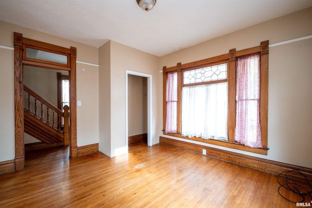 1633 N PEORIA Avenue, Peoria, IL 61603