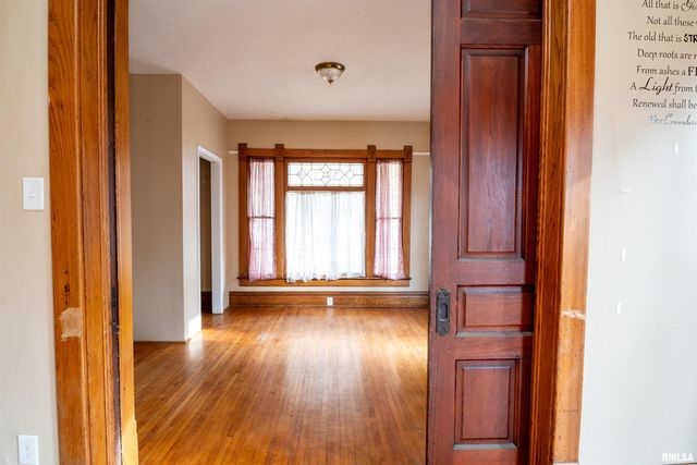 1633 N PEORIA Avenue, Peoria, IL 61603