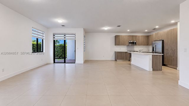 15811 SW 136th Ter, Miami, FL 33196