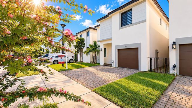 15811 SW 136th Ter, Miami, FL 33196