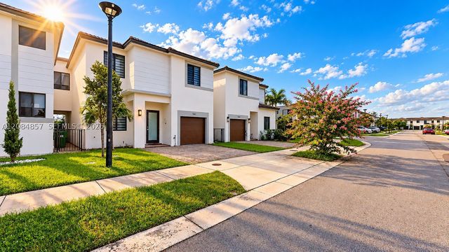 15811 SW 136th Ter, Miami, FL 33196
