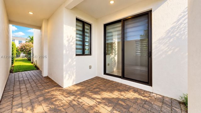 15811 SW 136th Ter, Miami, FL 33196