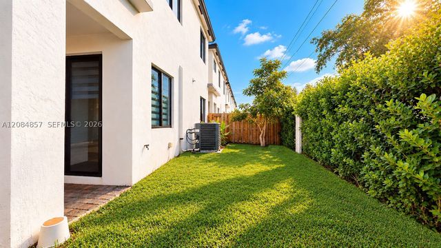 15811 SW 136th Ter, Miami, FL 33196