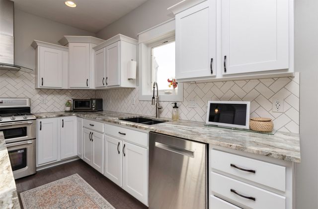 9440 Rushbrook Drive, Johnston, IA 50131