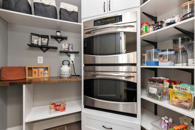 9440 Rushbrook Drive, Johnston, IA 50131