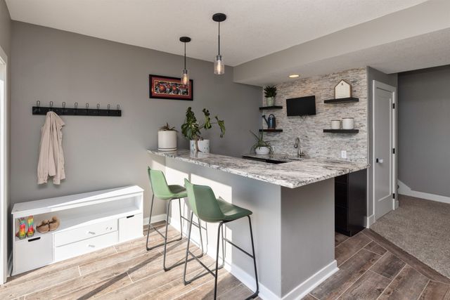 9440 Rushbrook Drive, Johnston, IA 50131