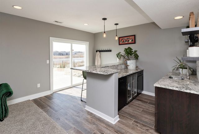 9440 Rushbrook Drive, Johnston, IA 50131