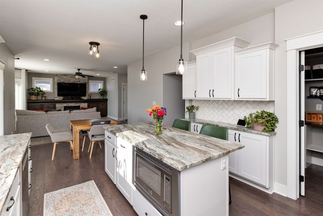 9440 Rushbrook Drive, Johnston, IA 50131