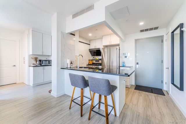 144-27 Sanford Avenue 8O, Flushing, NY 11355