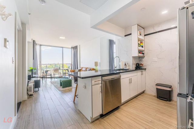 144-27 Sanford Avenue 8O, Flushing, NY 11355
