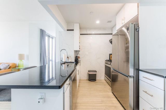 144-27 Sanford Avenue 8O, Flushing, NY 11355