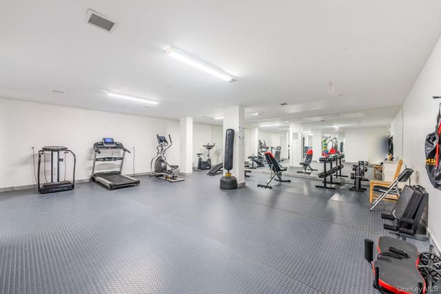 144-27 Sanford Avenue 8O, Flushing, NY 11355