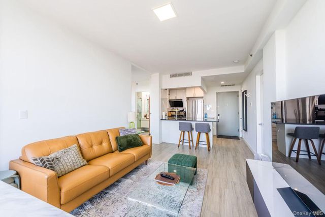 144-27 Sanford Avenue 8O, Flushing, NY 11355