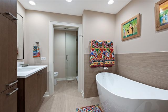 57 E Delaware Place 3804, Chicago, IL 60611