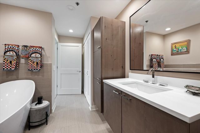 57 E Delaware Place 3804, Chicago, IL 60611