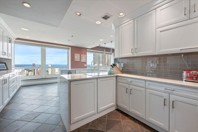 57 E Delaware Place 3804, Chicago, IL 60611