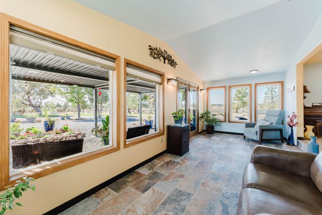 1464 SW Bent Loop, Powell Butte, OR 97753
