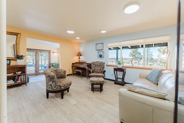 1464 SW Bent Loop, Powell Butte, OR 97753