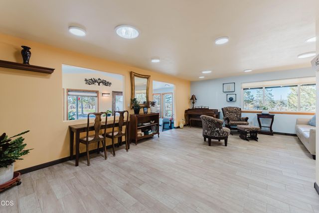 1464 SW Bent Loop, Powell Butte, OR 97753