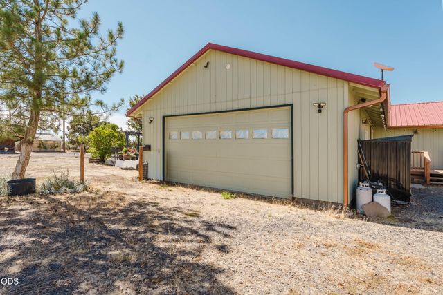 1464 SW Bent Loop, Powell Butte, OR 97753