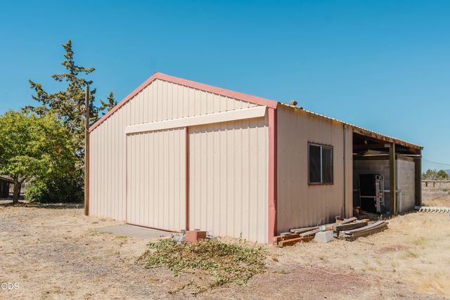 1464 SW Bent Loop, Powell Butte, OR 97753