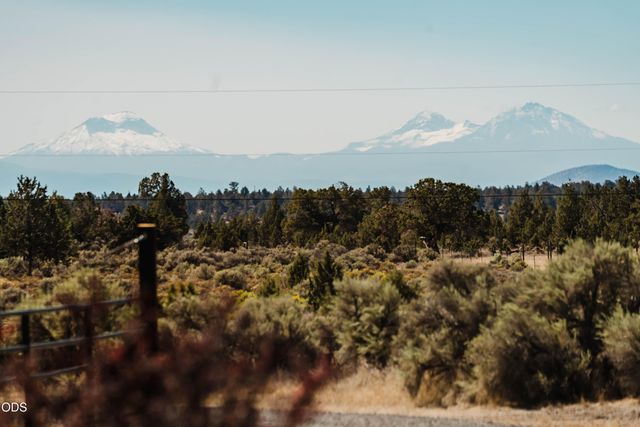 1464 SW Bent Loop, Powell Butte, OR 97753