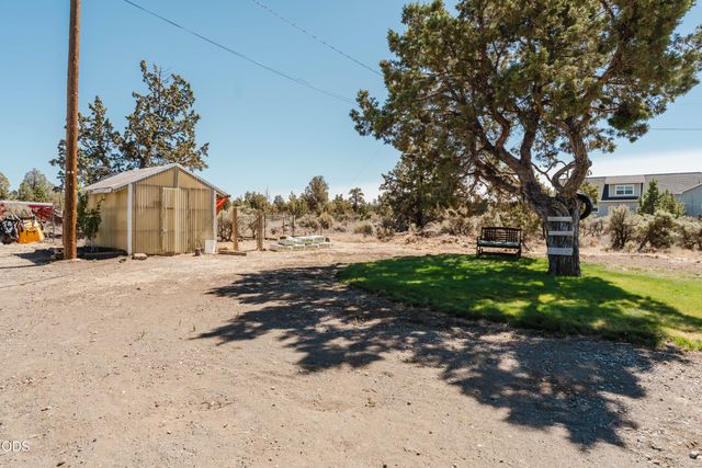 1464 SW Bent Loop, Powell Butte, OR 97753