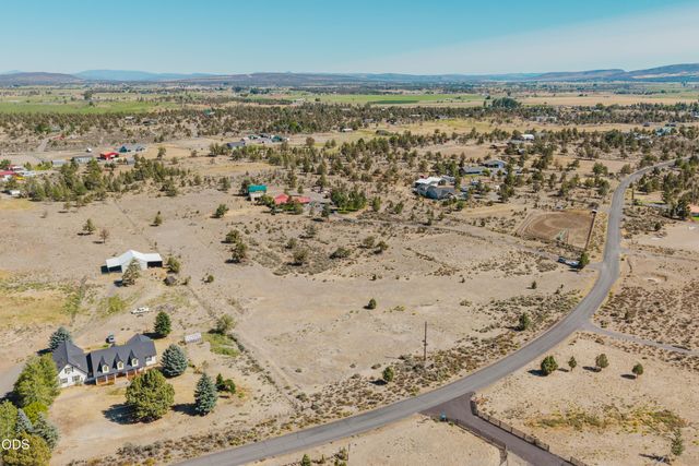 1464 SW Bent Loop, Powell Butte, OR 97753