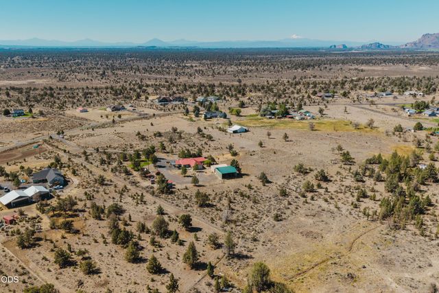 1464 SW Bent Loop, Powell Butte, OR 97753