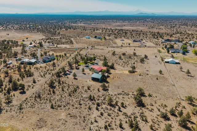 1464 SW Bent Loop, Powell Butte, OR 97753