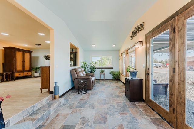 1464 SW Bent Loop, Powell Butte, OR 97753