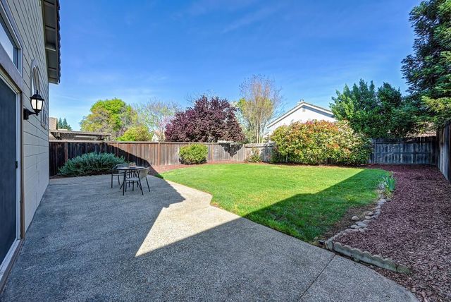 225 Rochelle Ct, Roseville, CA 95661