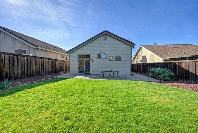 225 Rochelle Ct, Roseville, CA 95661