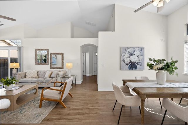 225 Rochelle Ct, Roseville, CA 95661