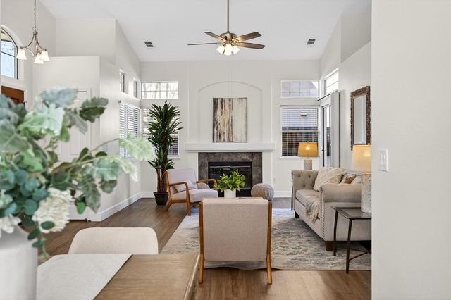 225 Rochelle Ct, Roseville, CA 95661