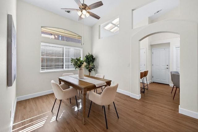 225 Rochelle Ct, Roseville, CA 95661