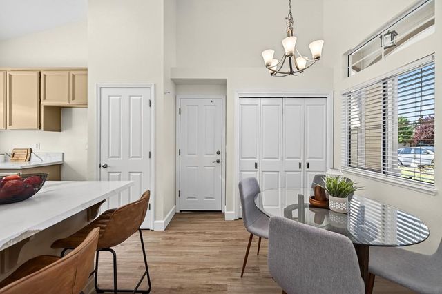 225 Rochelle Ct, Roseville, CA 95661