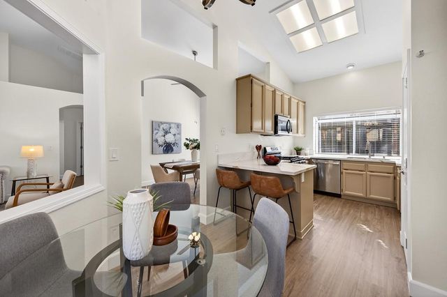 225 Rochelle Ct, Roseville, CA 95661