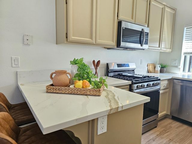 225 Rochelle Ct, Roseville, CA 95661