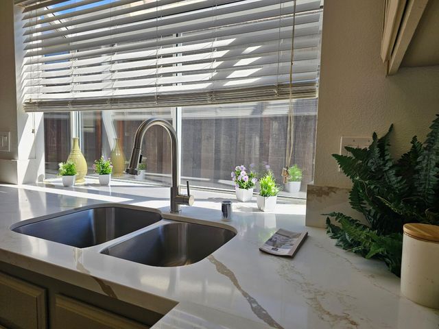 225 Rochelle Ct, Roseville, CA 95661