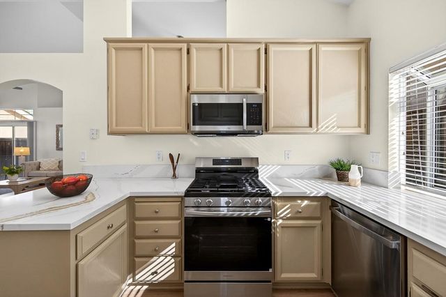 225 Rochelle Ct, Roseville, CA 95661