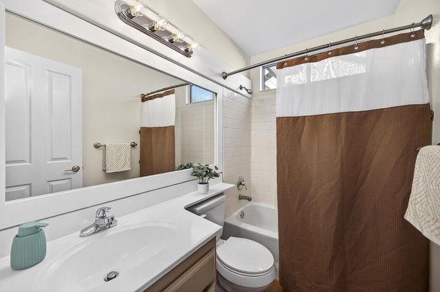 225 Rochelle Ct, Roseville, CA 95661