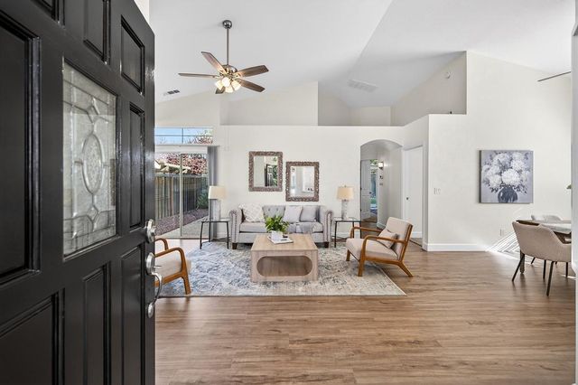 225 Rochelle Ct, Roseville, CA 95661