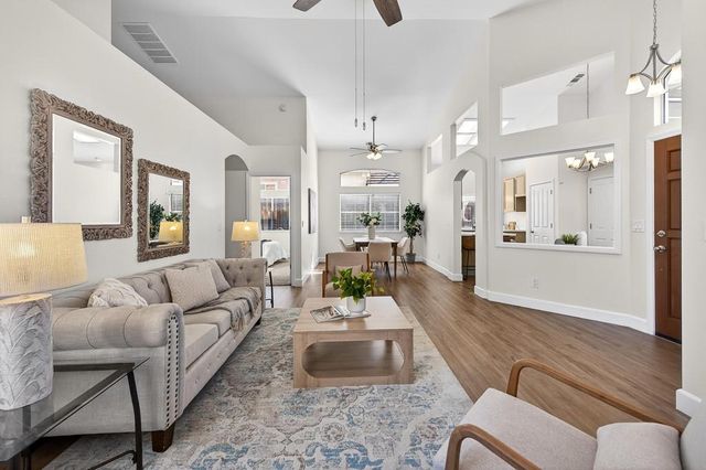 225 Rochelle Ct, Roseville, CA 95661